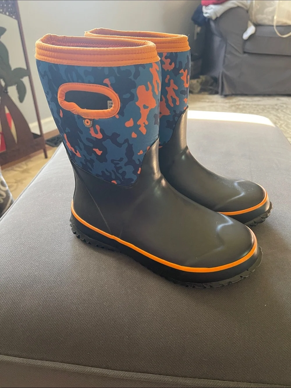 Bogs Kids Grasp Neo Camo Black Rain Boots with Blue and Orange Camo Upper size 4